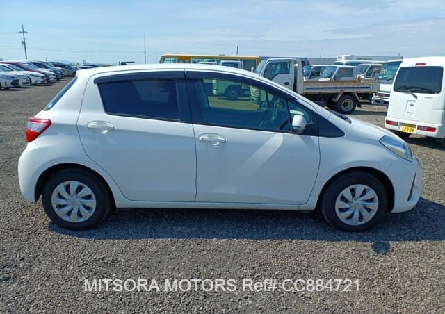 2017 TOYOTA VITZ F