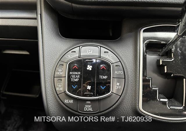 2015 TOYOTA VOXY
