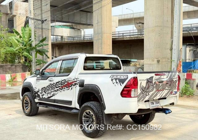 2015 TOYOTA HILUX 2.8