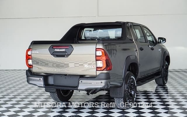 2023 TOYOTA HILUX 2.8