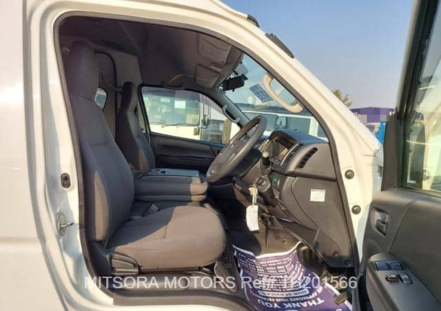 2015 TOYOTA HIACE COMMUTER